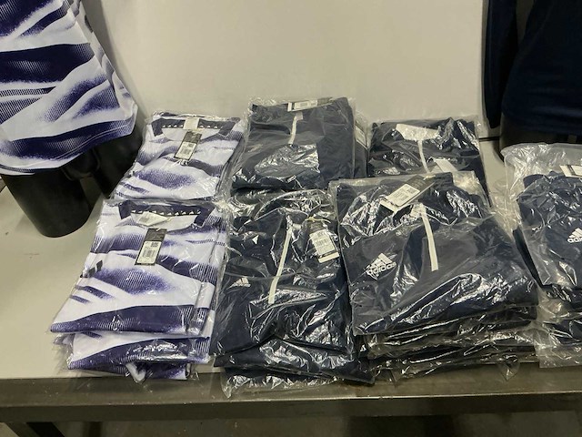Partij adidas shirts/halfzips (64x) - afbeelding 9 van  13