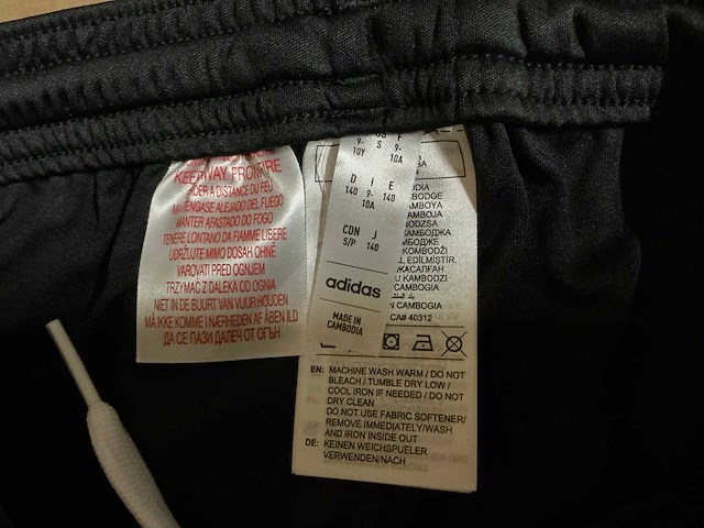 Partij adidas short jr (18x) - afbeelding 2 van  2