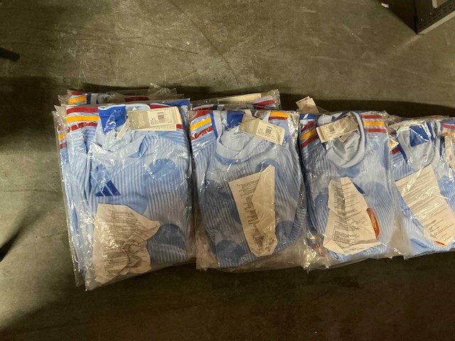 Partij adidas spanje wedstrijdshirts (78x) - afbeelding 4 van  7