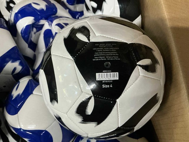 Partij adidas tiro club voetballen size 4 (48x) - afbeelding 3 van  3