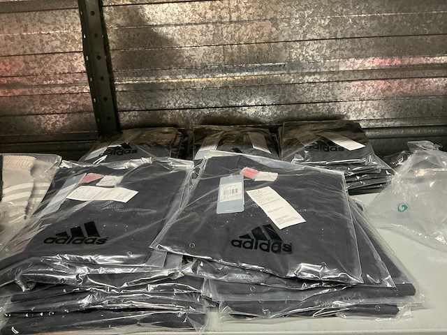 Partij adidas yg lineage tee black (50x) - afbeelding 4 van  7