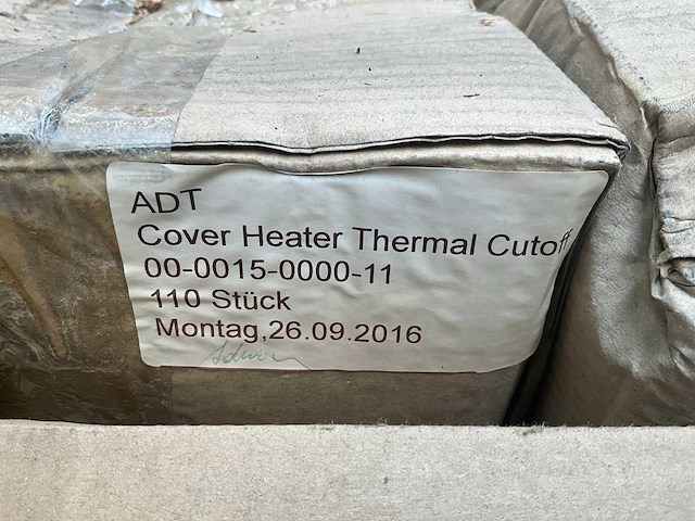 Partij adt kunststof afdekkappen - afbeelding 3 van  5