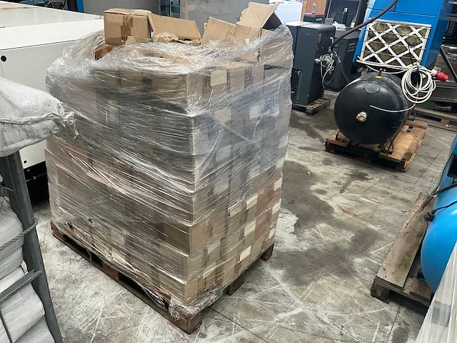 Partij adt kunststof afdekkappen - afbeelding 4 van  5