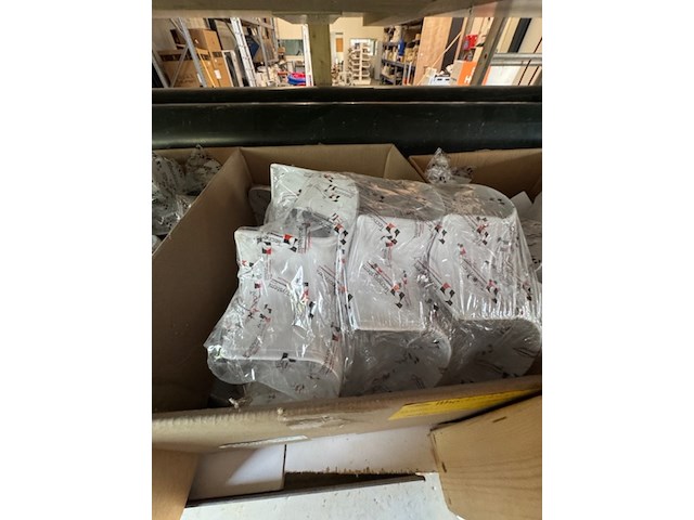 Partij afdekkappen en 3x doos flexibele buis o.a.: tecnosistemi - afbeelding 11 van  12