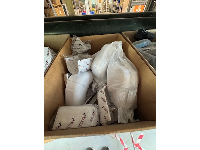 Partij afdekkappen en 3x doos flexibele buis o.a.: tecnosistemi - afbeelding 12 van  12