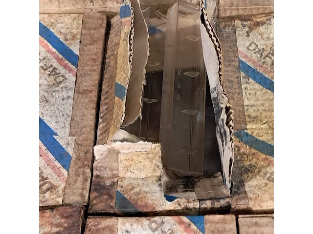 Partij afdekplaten t.b.v. zekeringenkast, o.a daf parts - afbeelding 4 van  7