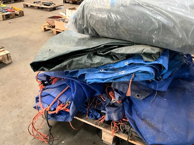 Partij afdekzeil + netten - afbeelding 5 van  5