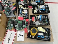 Partij afgekeurde laadpaalonderdelen en elektronische componenten - afbeelding 3 van  3