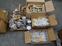 Partij afsluiters en toebehoren - afbeelding 1 van  6