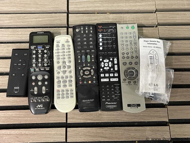 Partij afstandsbedieningen, diverse merken o.a. jvc, nad, pioneer, sony & sharp - afbeelding 1 van  1