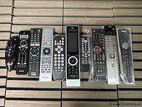Partij afstandsbedieningen, diverse merken o.a. sony, philips & grundig - afbeelding 1 van  1