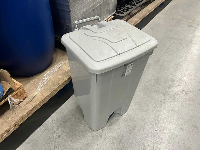 Partij afvalbakken / prullenbakken ca 38 stuks - afbeelding 13 van  17