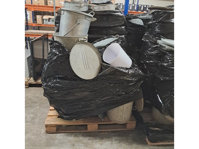 Partij afvalbakken - afbeelding 12 van  12