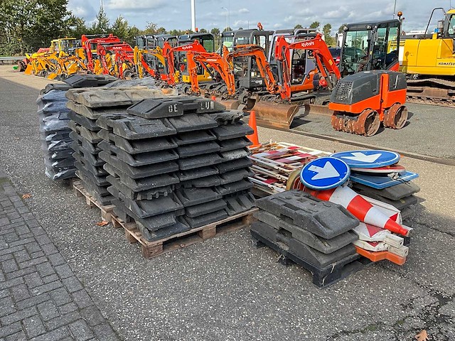 Partij afzetmaterialen - afbeelding 5 van  8