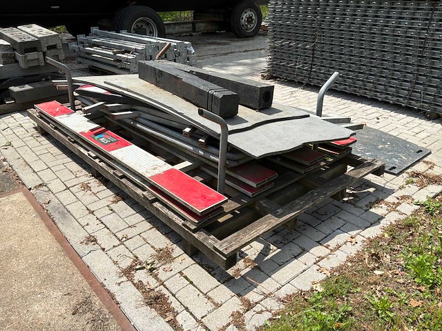 Partij afzettingen & rijplaten - afbeelding 2 van  3