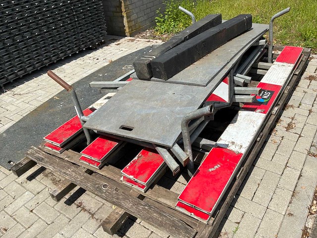 Partij afzettingen & rijplaten - afbeelding 3 van  3