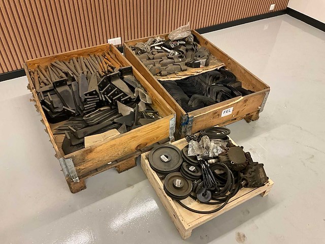 Partij agrarische rotorkopeg en grondfrees onderdelen - afbeelding 1 van  10