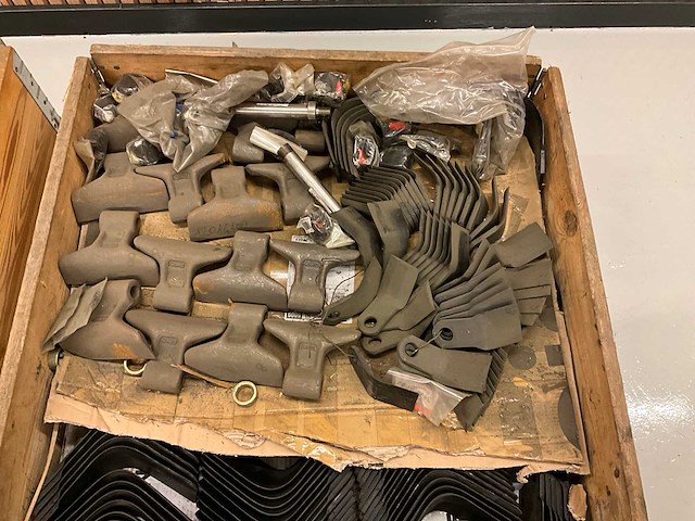 Partij agrarische rotorkopeg en grondfrees onderdelen - afbeelding 10 van  10