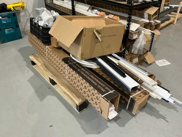 Partij aircomontagematerialen - afbeelding 10 van  13