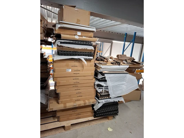 Partij akoestische panelen en stalen - afbeelding 1 van  9