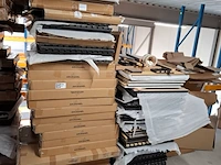 Partij akoestische panelen en stalen