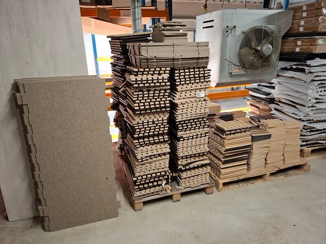 Partij akoestische panelen en stalen - afbeelding 1 van  19