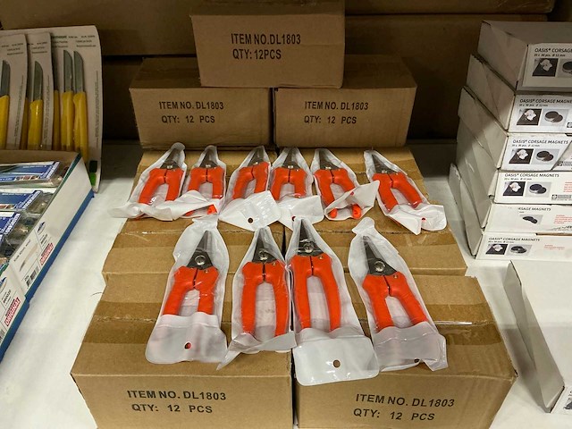 Partij allesknippers (142x) - afbeelding 1 van  4