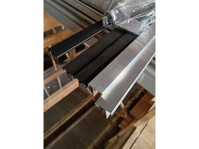 Partij aluminium daktrimmen - afbeelding 2 van  5