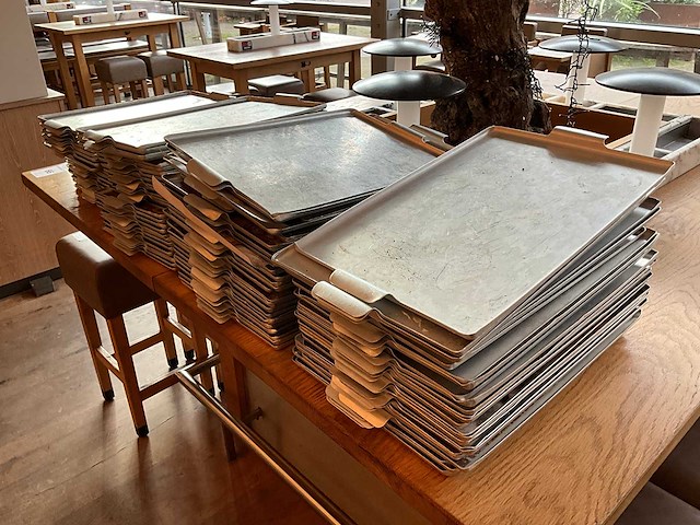 Partij aluminium dienbladen - afbeelding 1 van  5