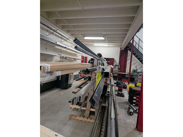 Partij aluminium en kunststof profielen - afbeelding 4 van  36