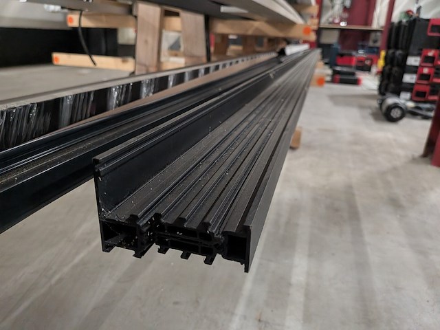 Partij aluminium en kunststof profielen - afbeelding 9 van  36