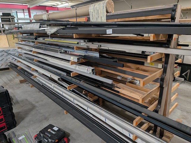 Partij aluminium en kunststof profielen - afbeelding 10 van  36