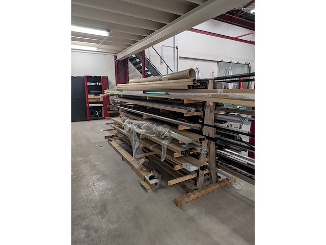 Partij aluminium en kunststof profielen - afbeelding 1 van  36