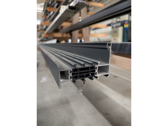 Partij aluminium en kunststof profielen - afbeelding 13 van  36