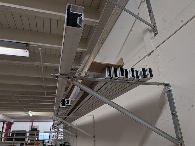 Partij aluminium en kunststof profielen - afbeelding 14 van  36