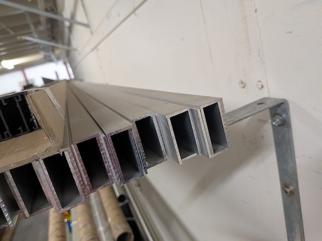 Partij aluminium en kunststof profielen - afbeelding 15 van  36