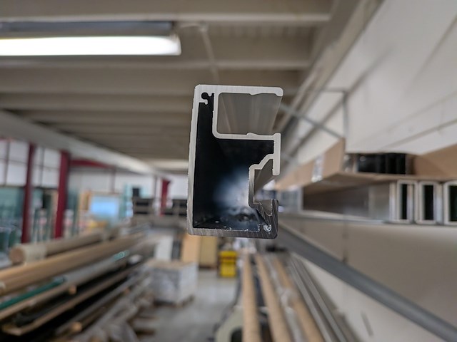 Partij aluminium en kunststof profielen - afbeelding 16 van  36