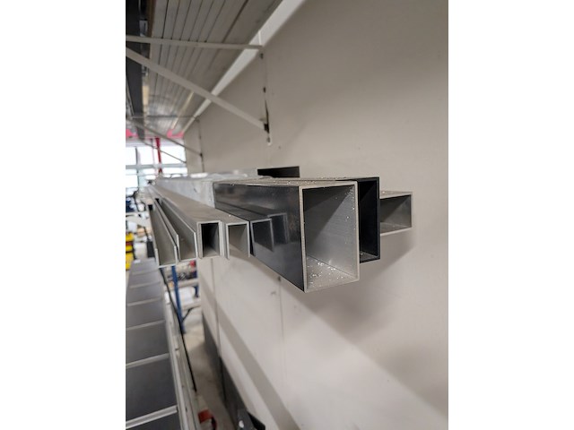Partij aluminium en kunststof profielen - afbeelding 18 van  36