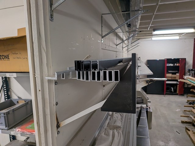 Partij aluminium en kunststof profielen - afbeelding 21 van  36