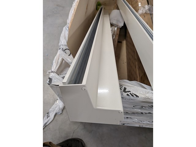 Partij aluminium en kunststof profielen - afbeelding 25 van  36