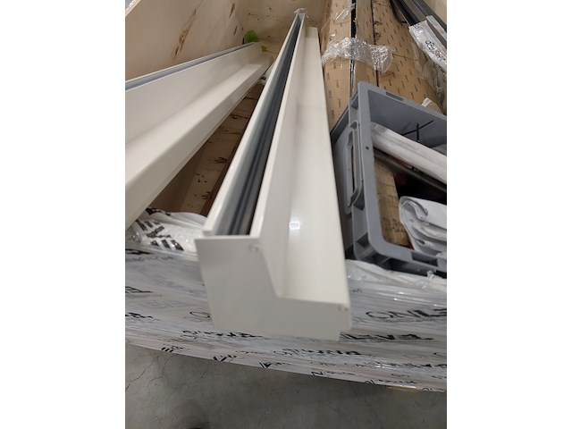 Partij aluminium en kunststof profielen - afbeelding 26 van  36