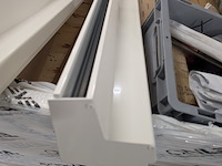 Partij aluminium en kunststof profielen - afbeelding 26 van  36