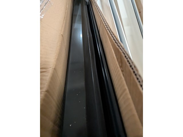 Partij aluminium en kunststof profielen - afbeelding 28 van  36