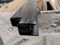 Partij aluminium en kunststof profielen - afbeelding 29 van  36