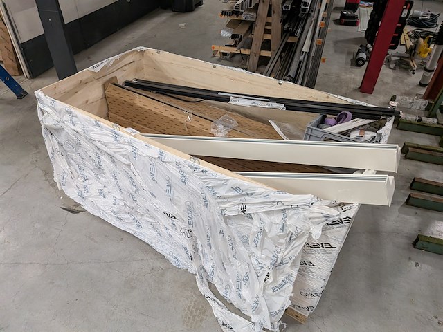 Partij aluminium en kunststof profielen - afbeelding 31 van  36