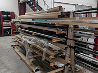 Partij aluminium en kunststof profielen - afbeelding 32 van  36