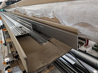 Partij aluminium en kunststof profielen - afbeelding 33 van  36