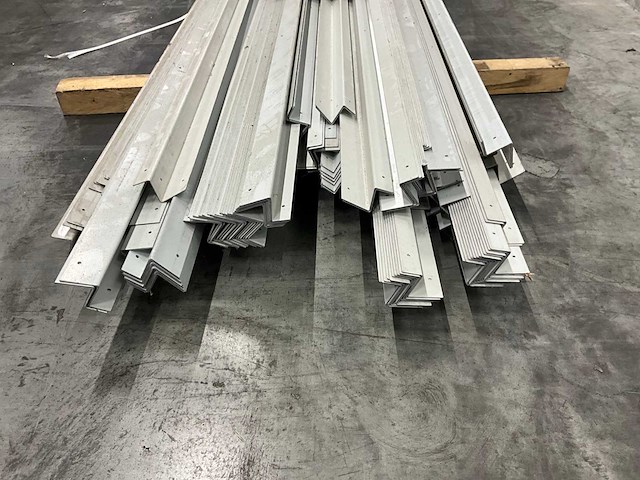 Partij aluminium eprofielen - afbeelding 8 van  16