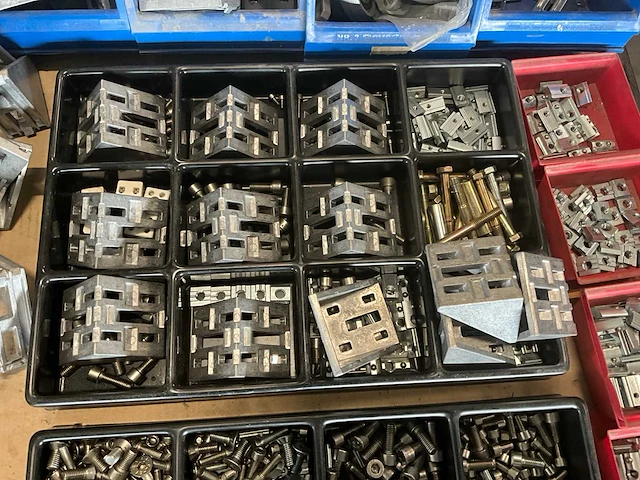 Partij aluminium profiel met toebehoren - afbeelding 5 van  9