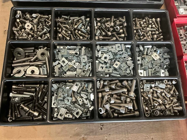 Partij aluminium profiel met toebehoren - afbeelding 6 van  9